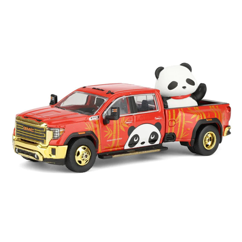 GreenLight Waltersons Product Expo Exclusive 1:64 GMC Sierra 3500 HD Denali Dually 2022 rouge avec panda de Beijing 1352003-B