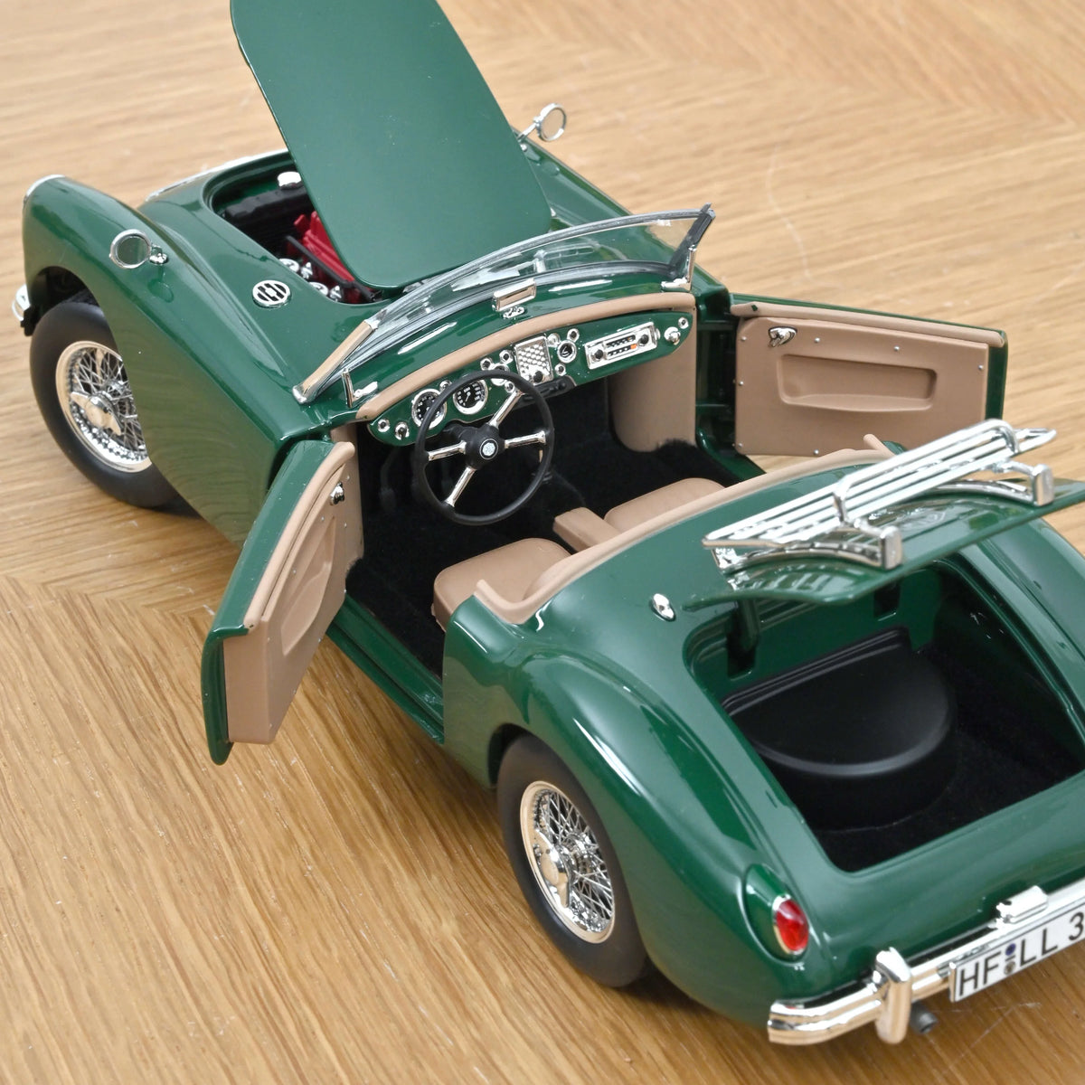 Norev 1:18 MGA 1955 – British Racing Green – 182610