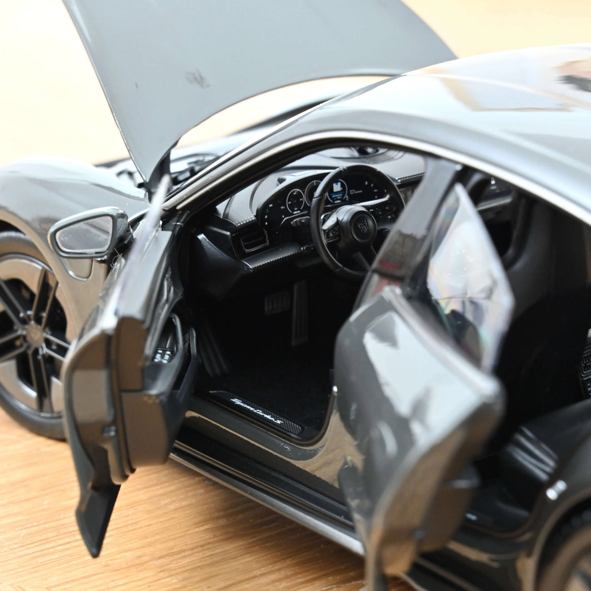 Norev 1:18 Porsche Taycan Turbo S 2024 – Gris Ardoise Neo – 187654