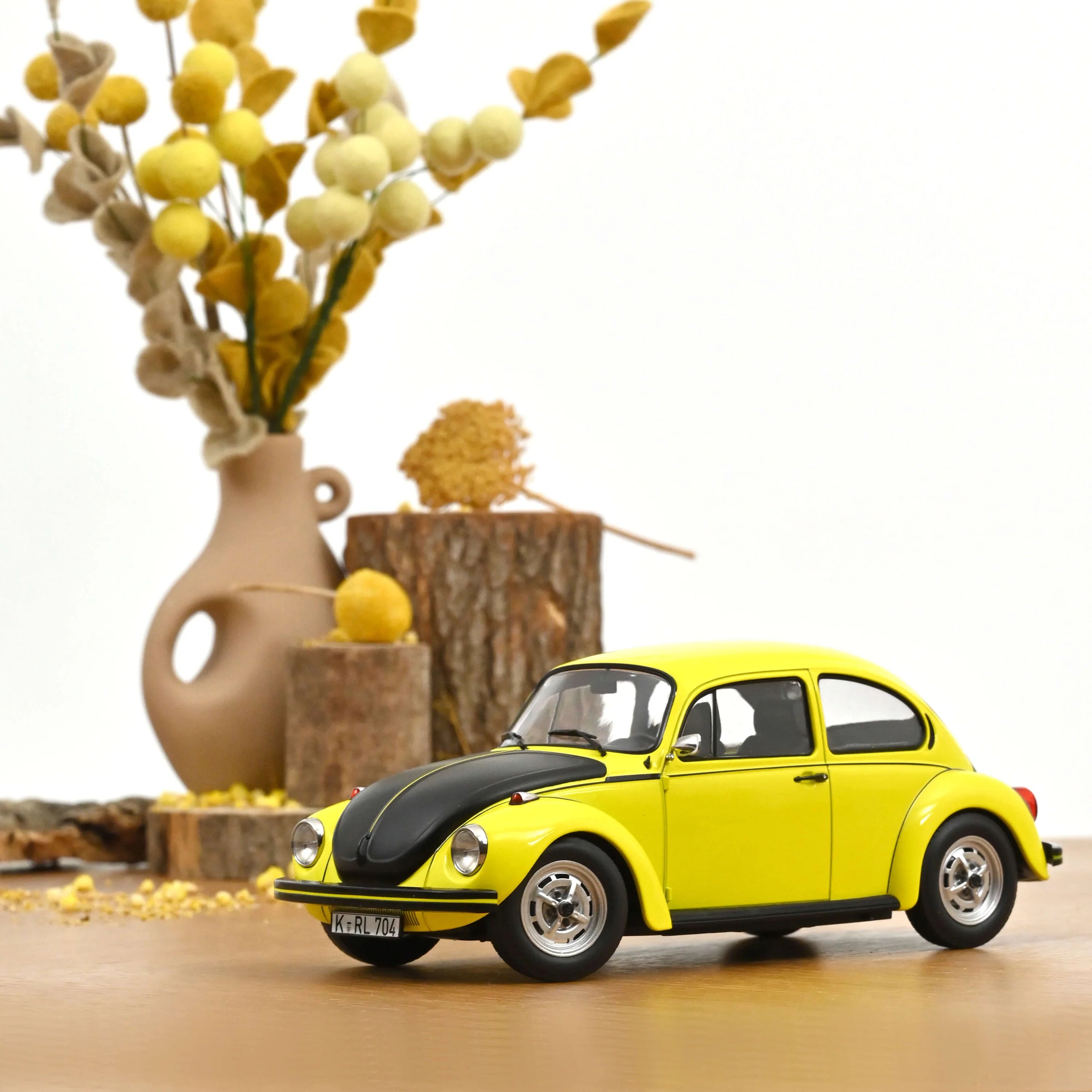 Volkswagen 1303 1973 jaune et noir 1:18 – Norev 188536