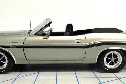 YCID LE, 1970 Challenger R/T Silver/Black Variations, Convertible (Limitée à 48 unités-Limited to 48 units)