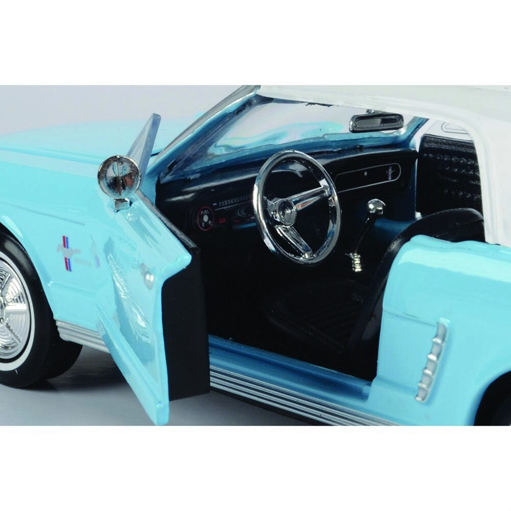 Ford Mustang 1964 1/2 Bleu clair – Motormax 1:24 James Bond Thunderball – 79855