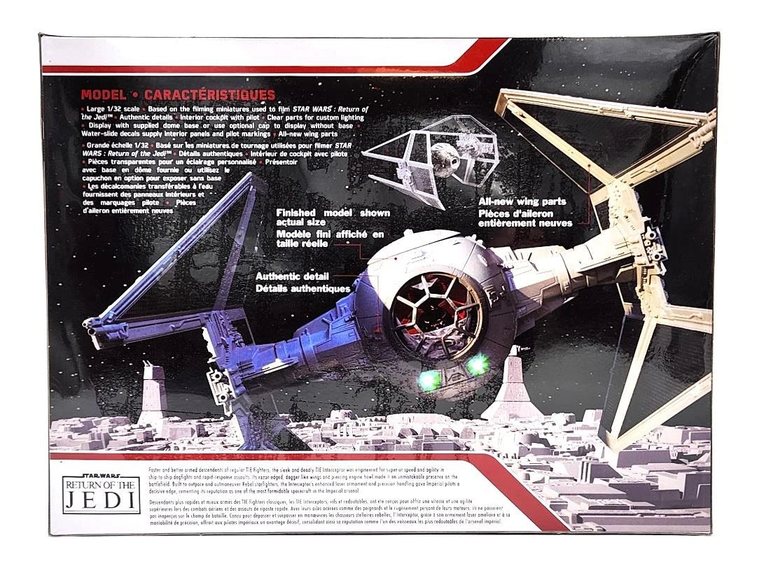 AMT 1:32 Star Wars: Return of the Jedi TIE Interceptor – Model Kit – AMT1539M