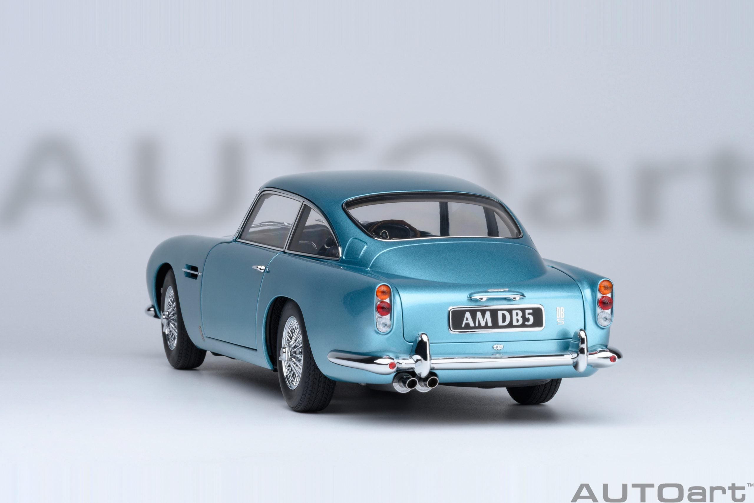 Aston Martin DB5 (Caribbean Pearl)