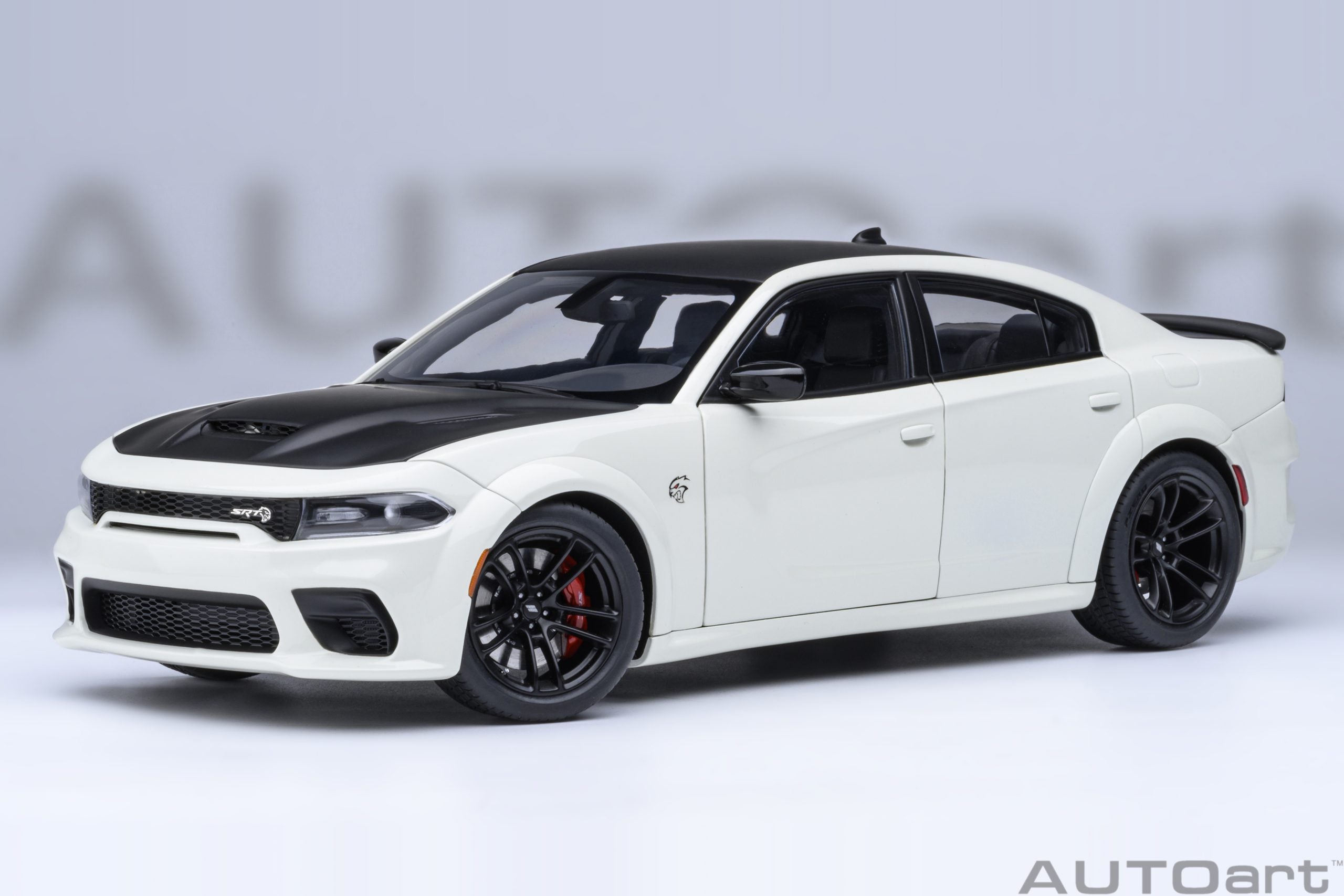 AutoArt 1:18- Dodge Charger SRT Hellcat Redeye Jailbreak (Knuckle White) AA71751