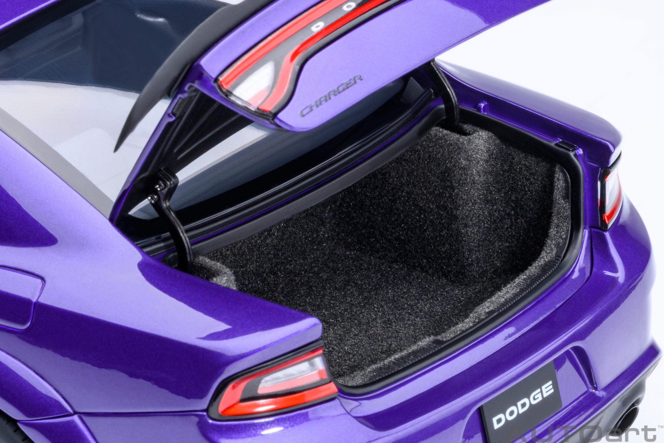 AutoArt 1:18- Dodge Charger Scat Pack Widebody (Plum Crazy) AA71757