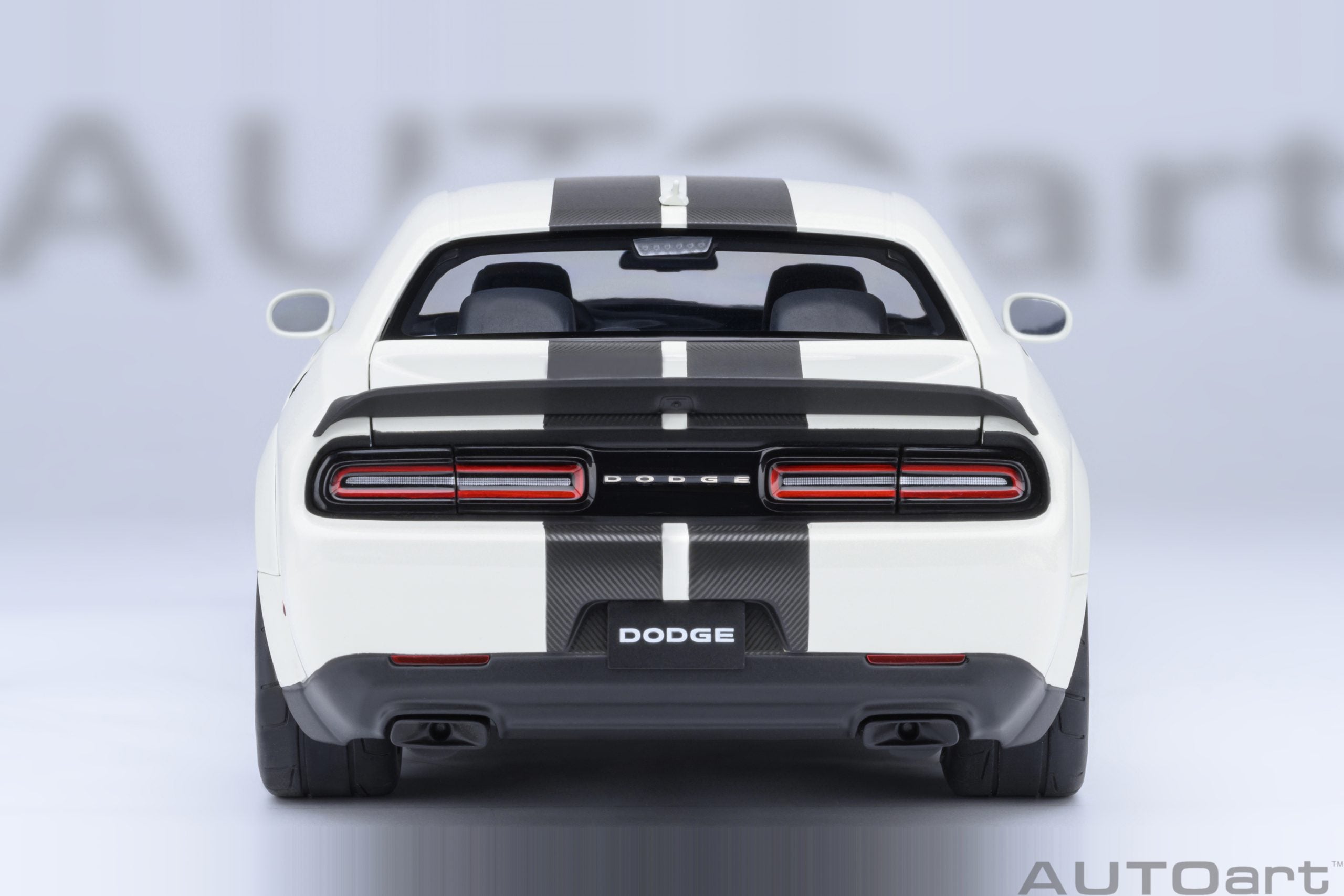 AutoArt 1:18- Dodge Challenger SRT Superstock 2023 (Knuckle White) AA71766