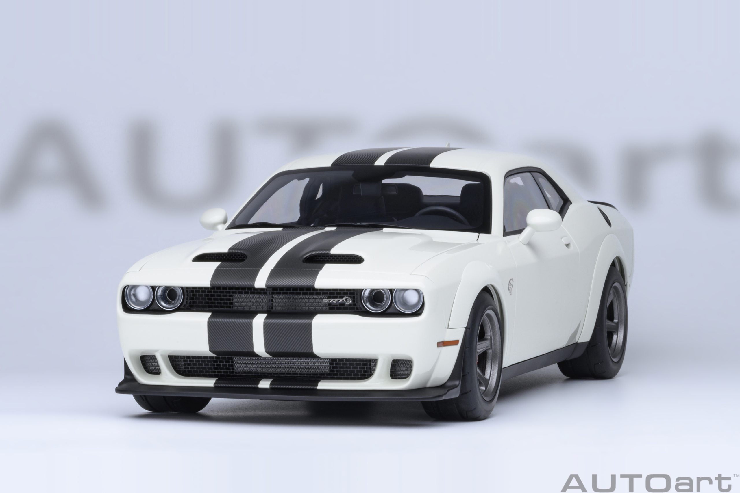 AutoArt 1:18- Dodge Challenger SRT Superstock 2023 (Knuckle White) AA71766