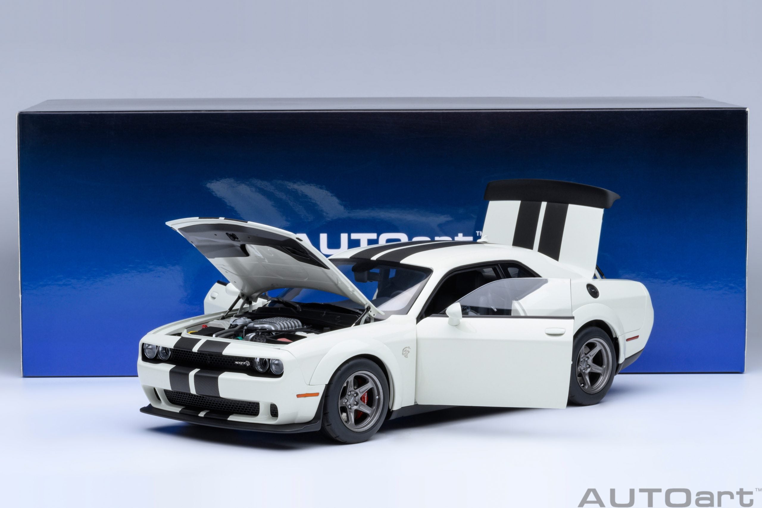 AutoArt 1:18- Dodge Challenger SRT Superstock 2023 (Knuckle White) AA71766