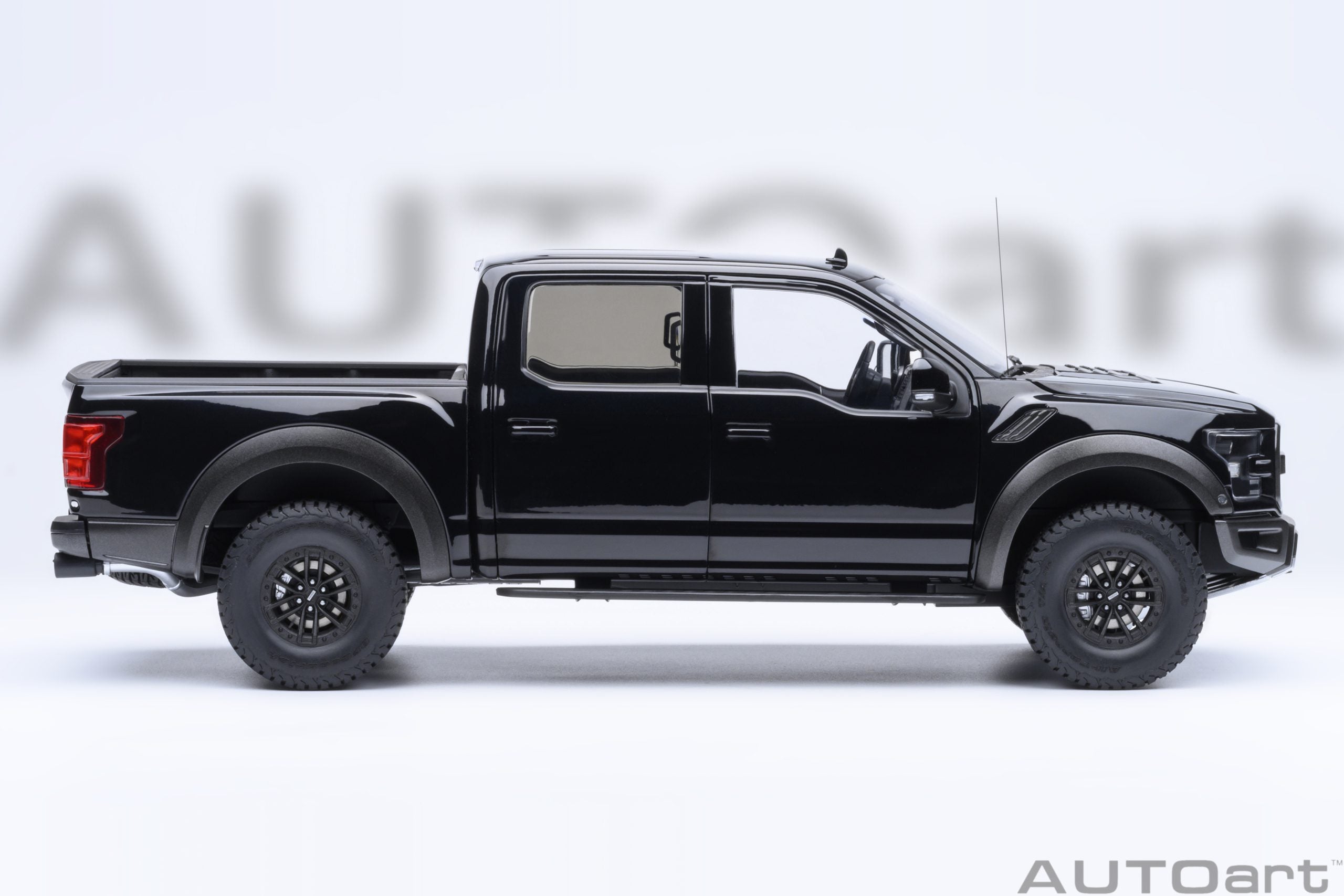 AutoArt 1:18-Ford F-150 Raptor Supercrew 2019 (Agate Black) AA72947