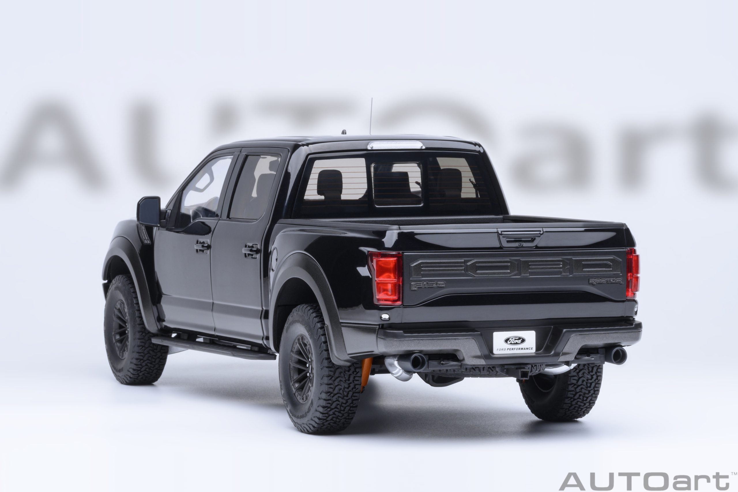 AutoArt 1:18-Ford F-150 Raptor Supercrew 2019 (Agate Black) AA72947