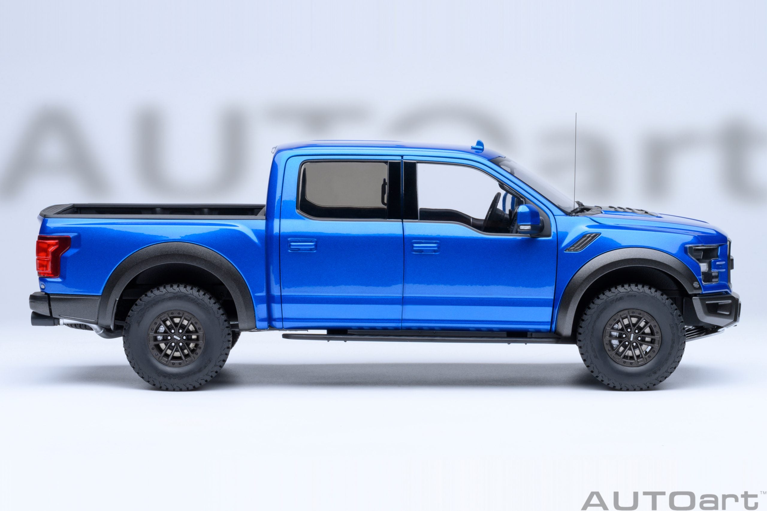 AutoArt 1:18-Ford F-150 Raptor Supercrew 2019 (Velocity Blue) AA72949