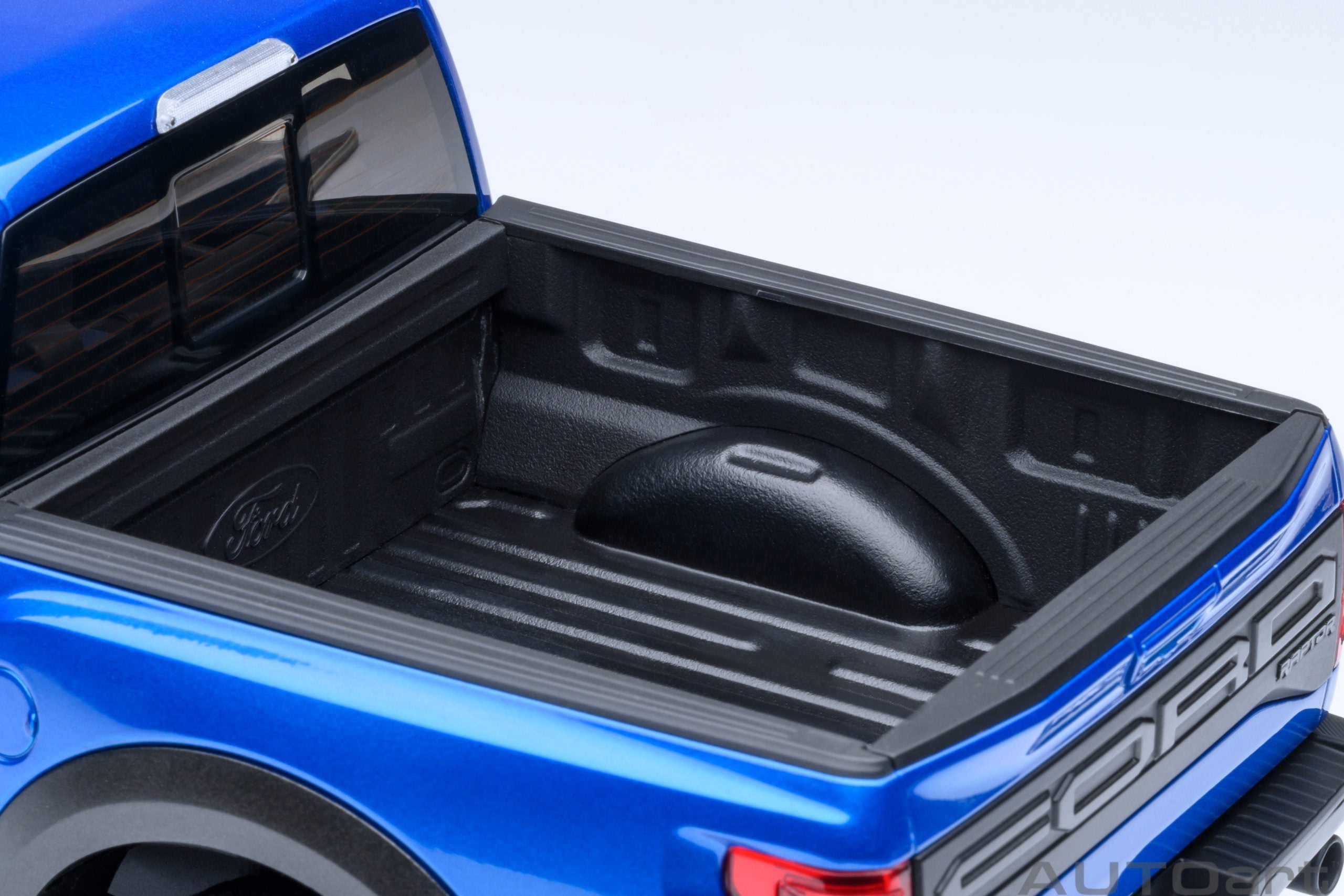 AutoArt 1:18-Ford F-150 Raptor Supercrew 2019 (Velocity Blue) AA72949