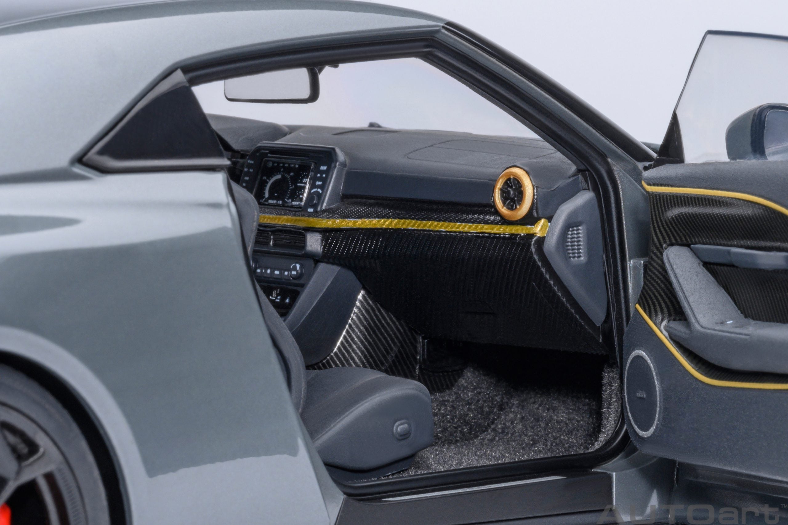 Nissan GT-R50 by Italdesign (Liquid Kinetic Silver/Energetic Sigma Gold)