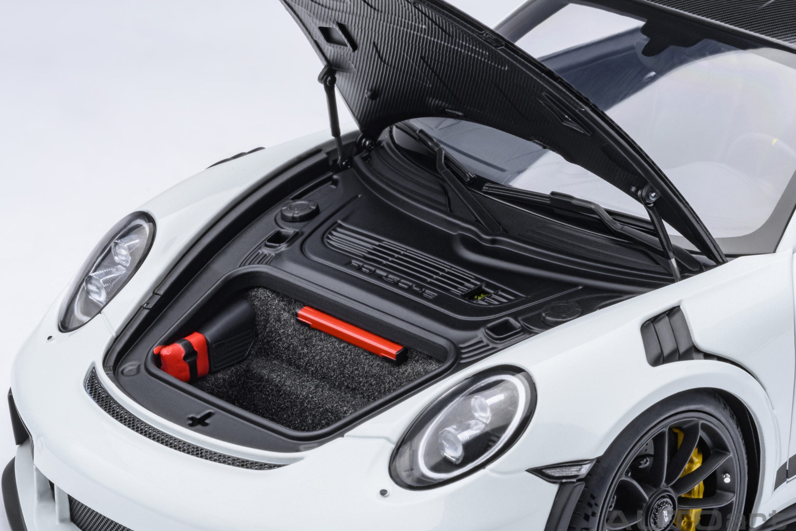 AutoArt 1:18-Porsche 911 (991.2) GT3 RS Weissach Package (White) AA78176