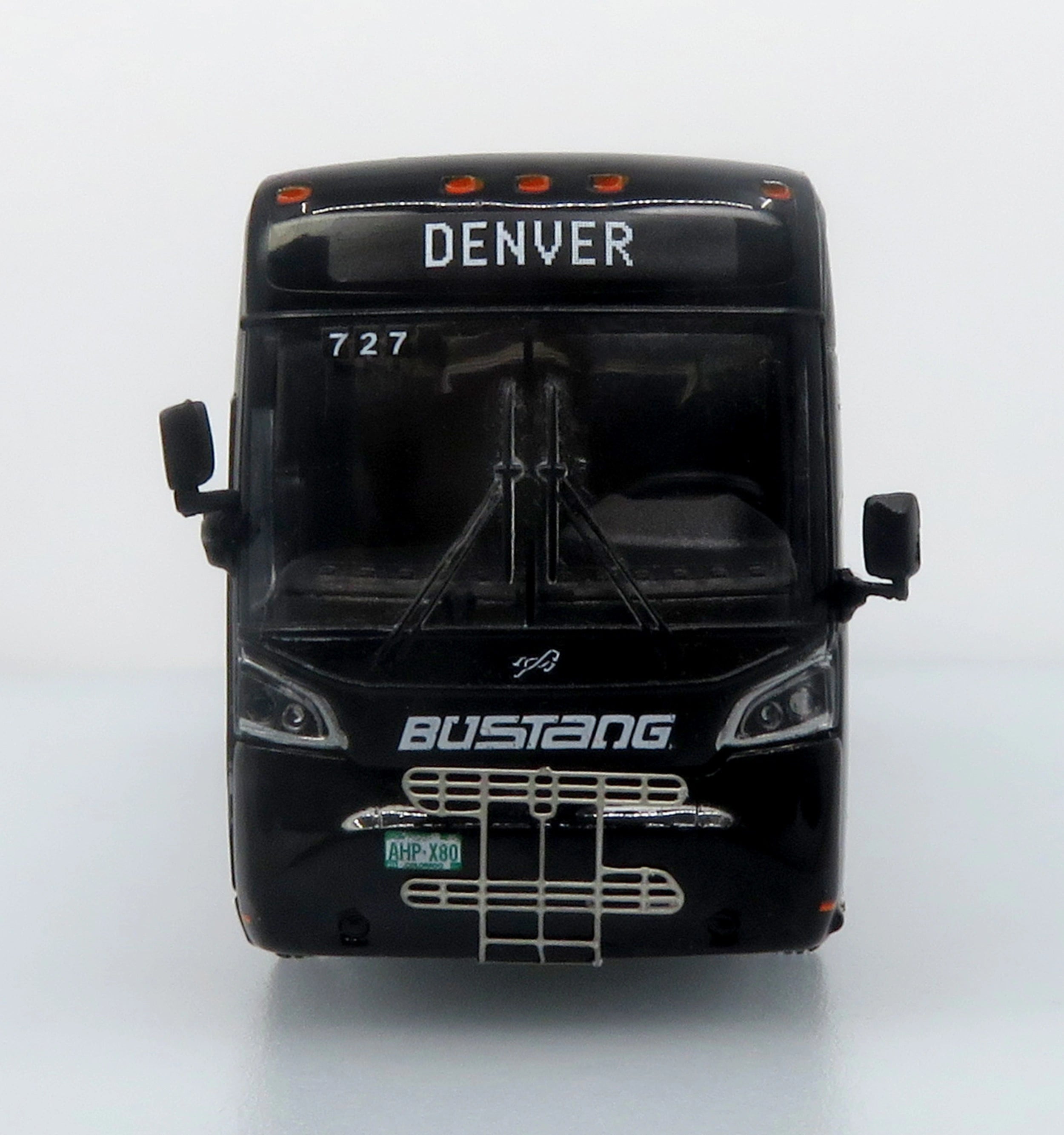 Autobus MCI D4520 Coach Bustang 1:87 — Iconic Replicas 87-0650