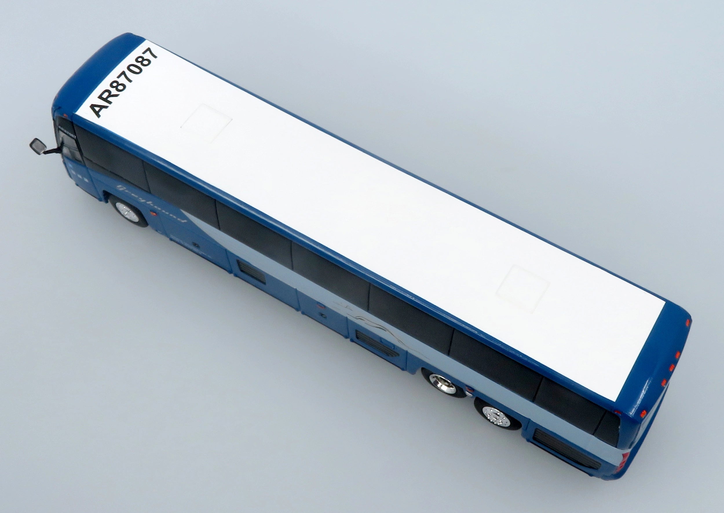 Autobus MCI D4520 Coach Greyhound Lines 1:87 — Iconic Replicas 87-0654