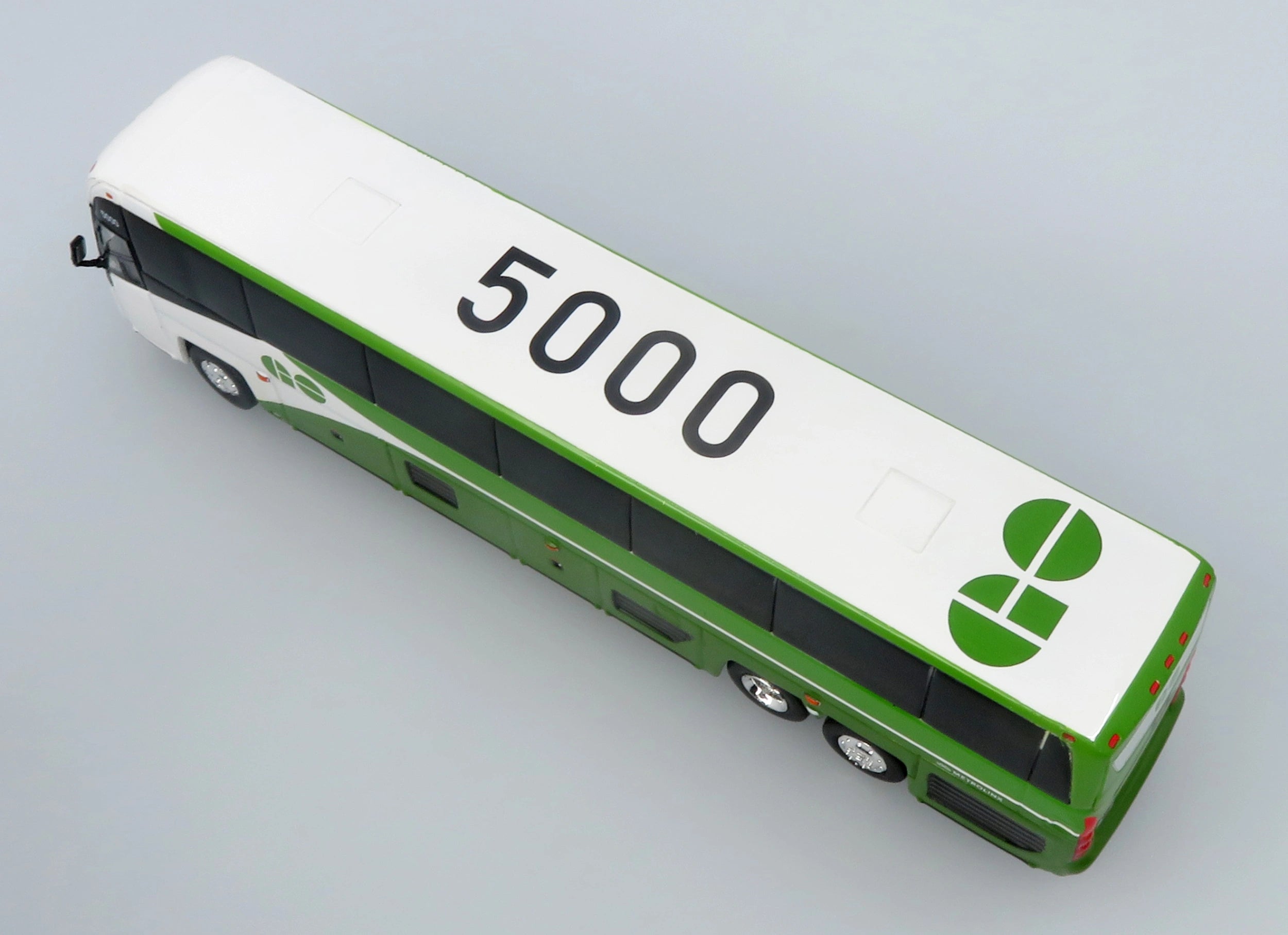 Autobus MCI D4520 Coach GO Transit 1:87 — Iconic Replicas 87-0657