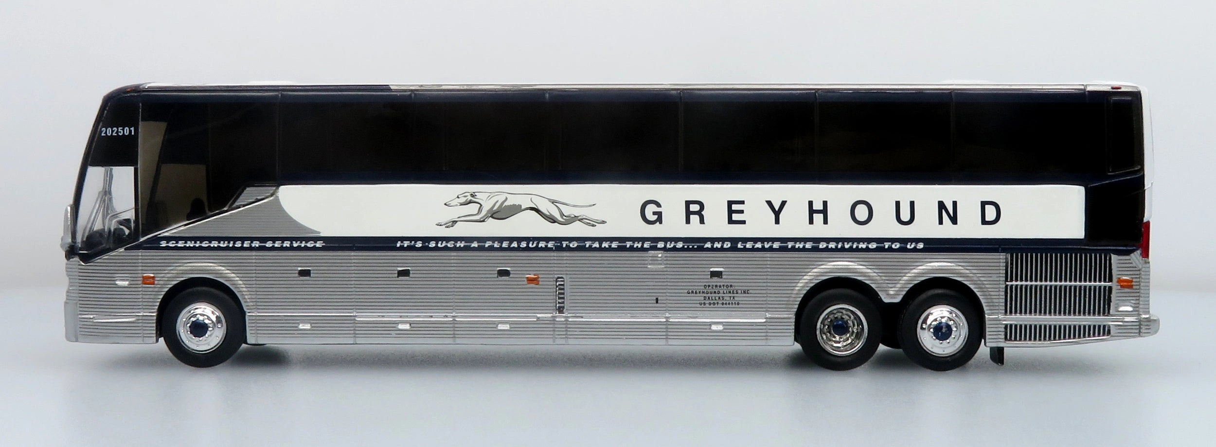 Prevost H3-45 Coach Greyhound Scenicruiser Vintage Livery 1:87 — Iconic Replicas 87-0659