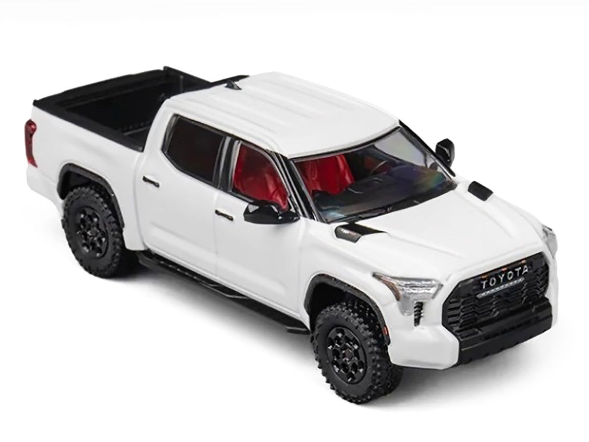 Toyota Tundra (White) CM64-Tundra-01