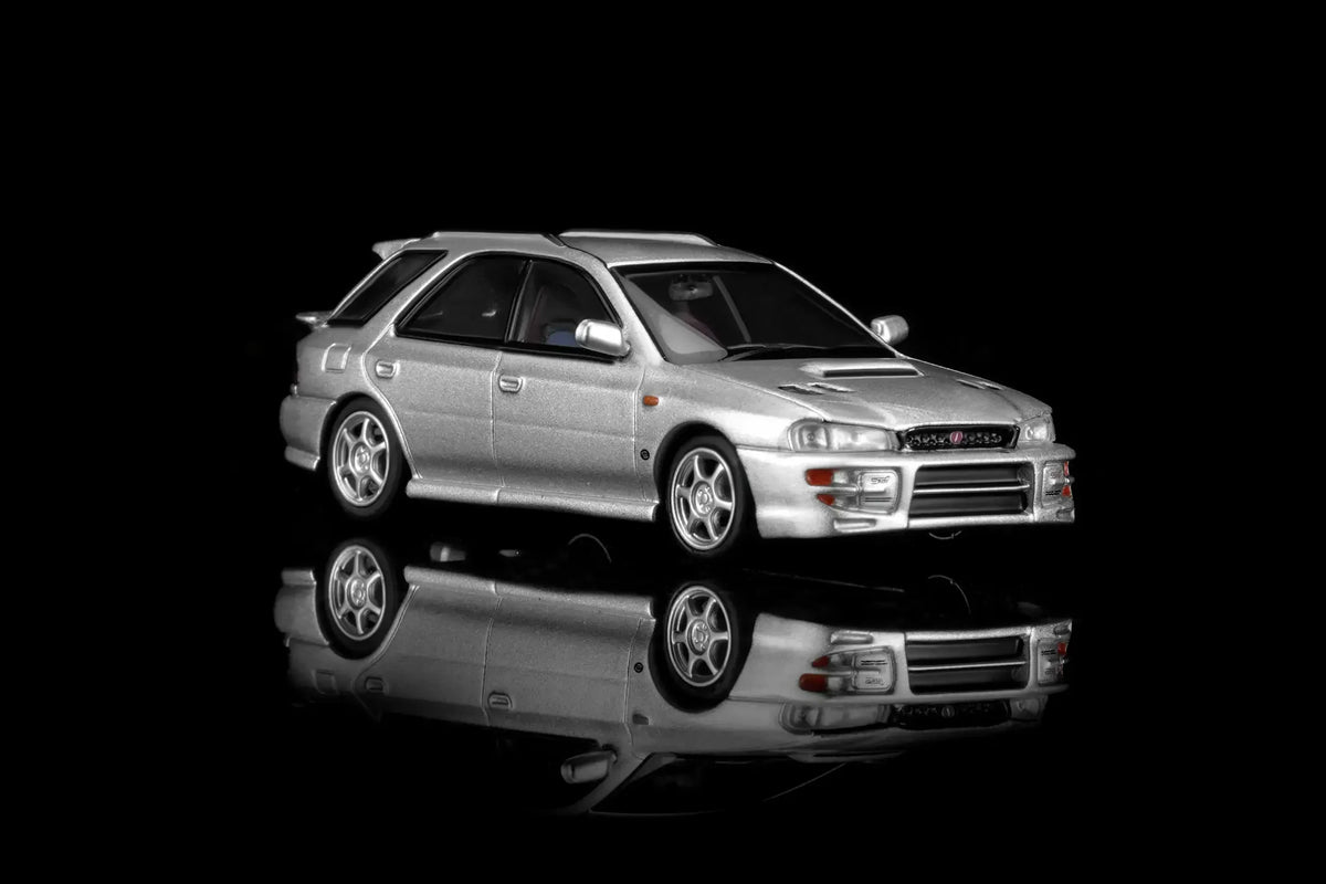 Motorhelix 1:64 Subaru Impreza Wagon WRX STi Ver. VI – Arctic Silver Metallic – M67103