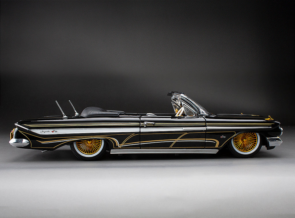 (BLACK-NOIR) 1961 Chevrolet Impala Open Convertilbe Lowrider (with movable suspension)