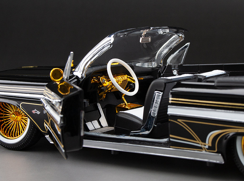 (BLACK-NOIR) 1961 Chevrolet Impala Open Convertilbe Lowrider (with movable suspension)