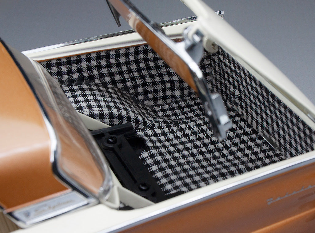 1957 Ford Fairlane 500 Skyliner – Bronze / Colonial White (SS1349)