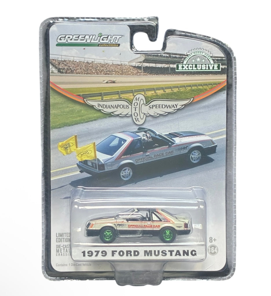 CHASE CAR – Ford Mustang 1979 Pace Car – Indianapolis Motor Speedway – Green Machine – GreenLight Hobby Exclusive 1:64 – GL30166-CHASE