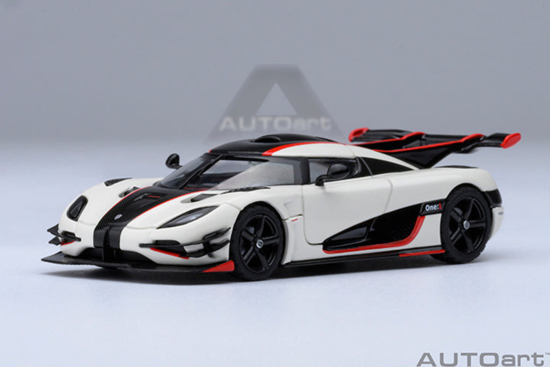 Koenigsegg One: 1 (Pebble White/Carbon) - Autoart 1/64