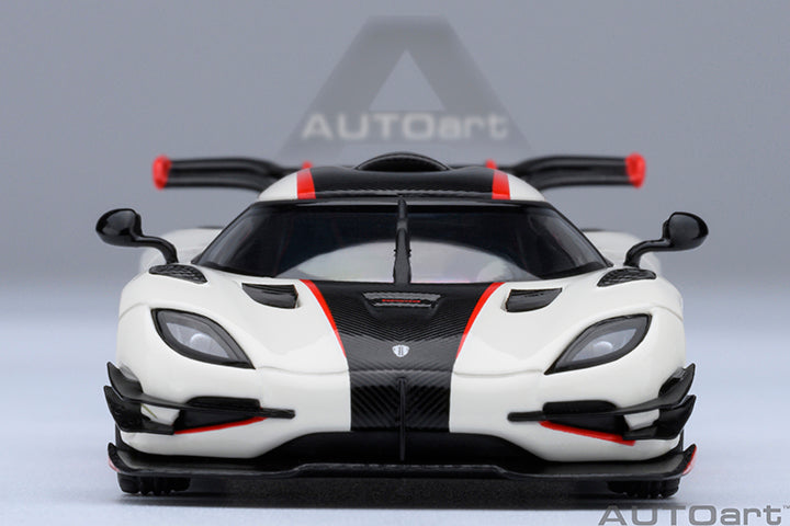 Koenigsegg One: 1 (Pebble White/Carbon) - Autoart 1/64