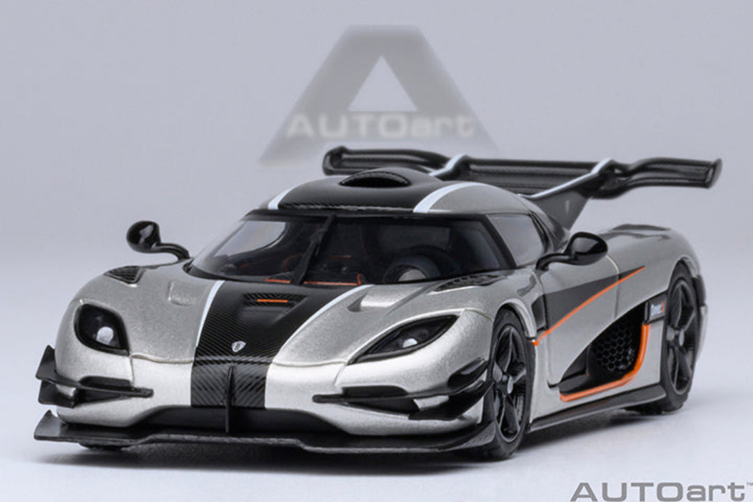 Koenigsegg One: 1 (Moon Grey/Carbon) - Autoart 1/64