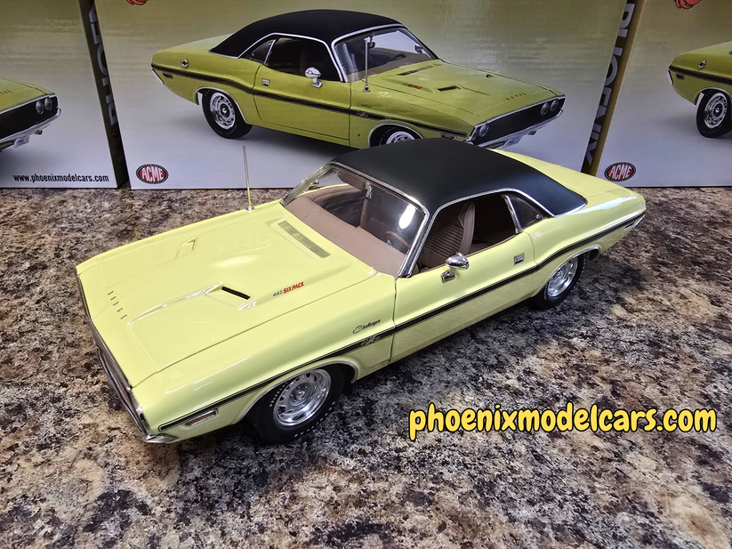 1970 Dodge Challenger DY2 Sunfire Yellow w/ Black Vinyl Top (Limitée à 160 unités-Limited to 160 units)