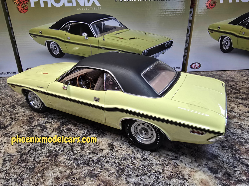 1970 Dodge Challenger DY2 Sunfire Yellow w/ Black Vinyl Top (Limitée à 160 unités-Limited to 160 units)