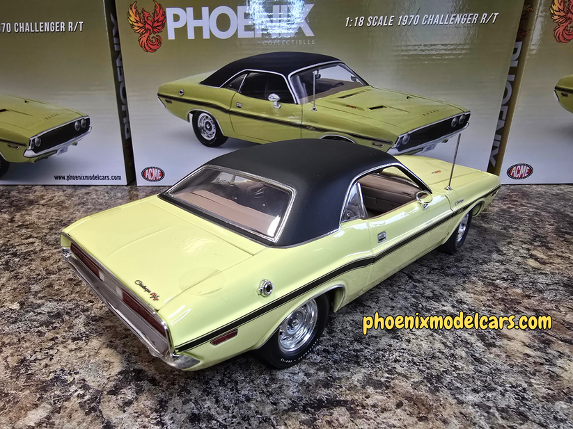 1970 Dodge Challenger DY2 Sunfire Yellow w/ Black Vinyl Top (Limitée à 160 unités-Limited to 160 units)