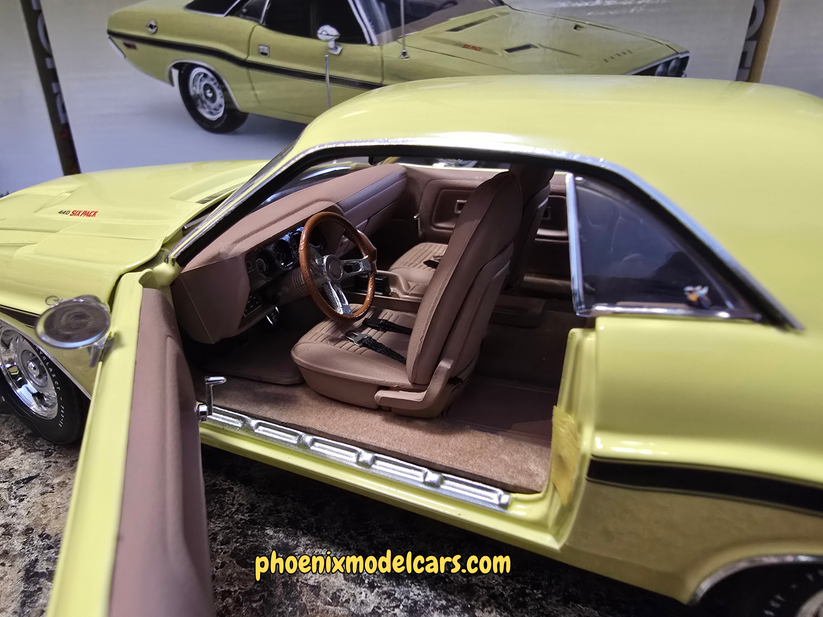1970 Dodge Challenger DY2 Sunfire Yellow, Hard Top (Limitée à 54 unités-Limited to 54 units)