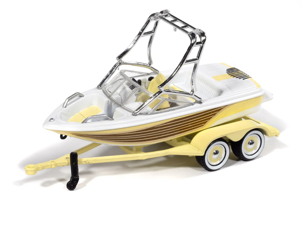 Johnny Lightning 1:64 1960 Ford Country Squire avec bateau Mastercraft – Yosemite Yellow – JLBT024-2-2