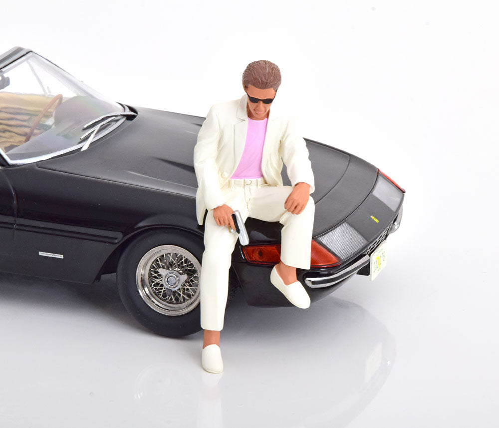 Miami Vice Sunny Sitting Figurine 1/18