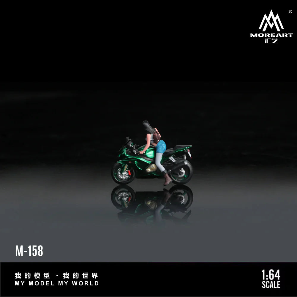 MoreArt 1/64 - Suzuki Green Magic Motorcycle Girl - MO222158