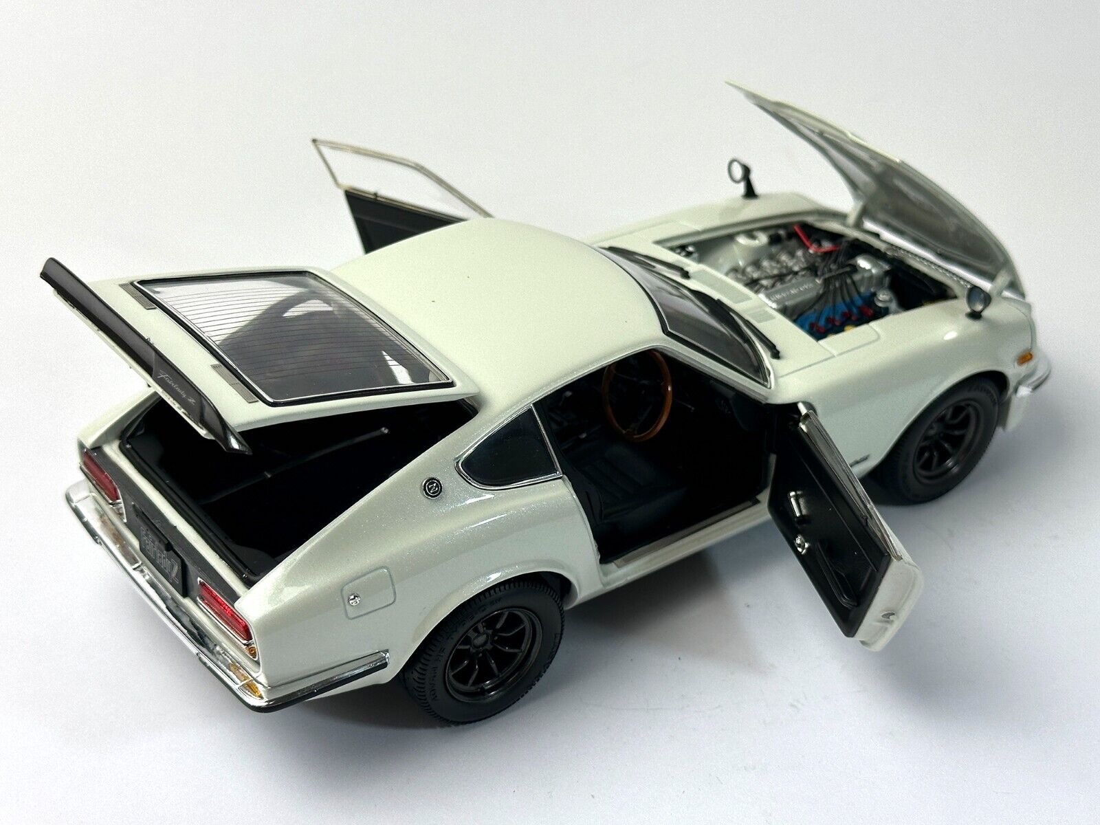 NISSAN Fairlady Z-L 1970 S30 (White Pearl)