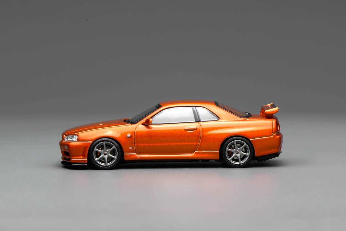 Motorhelix 1:64 Nissan Skyline GT-R (R34) V-Spec II Customized – Metallic Orange – M63471