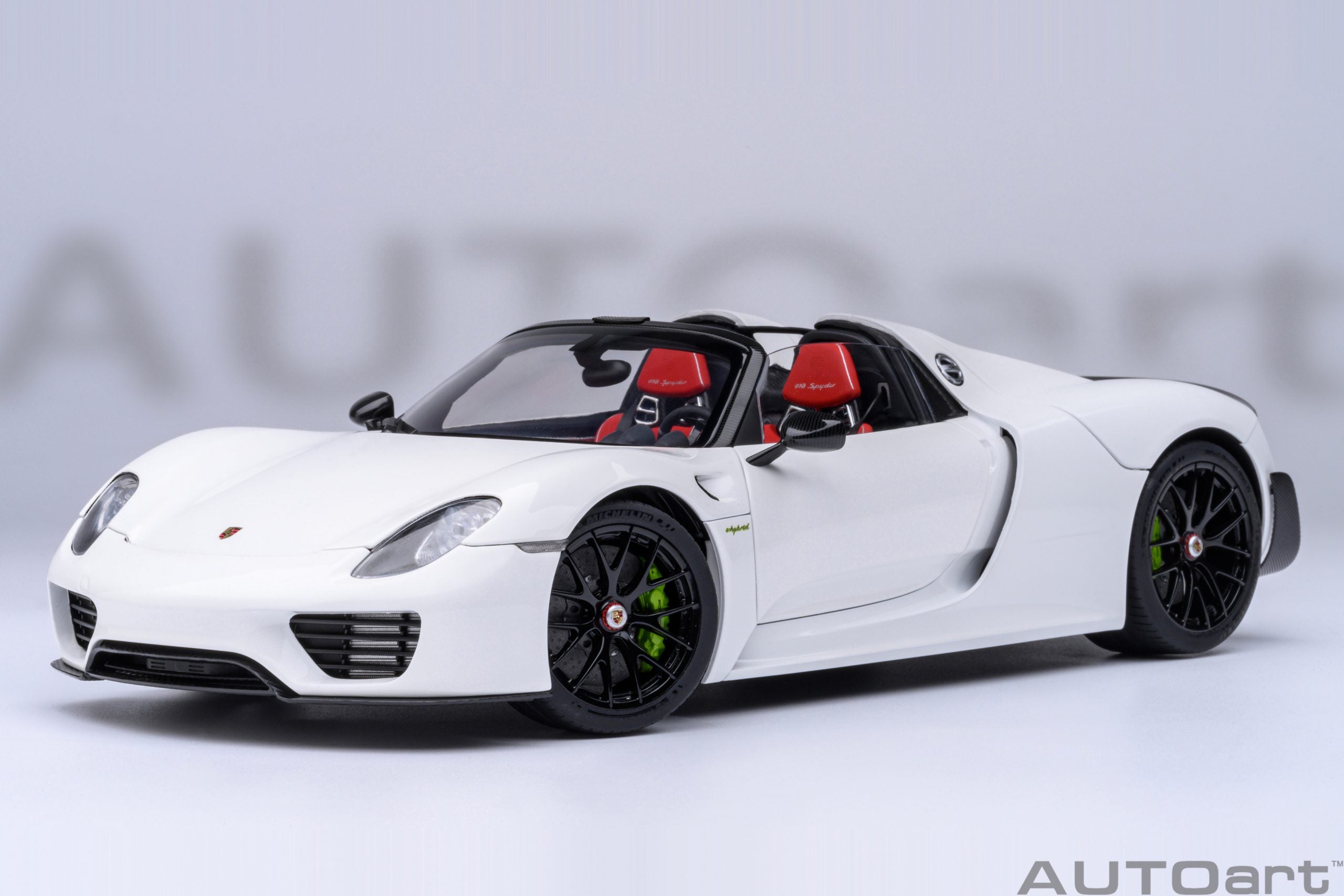 Porsche 918 Spyder Weissach Package (White with Red interior)