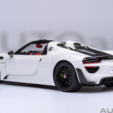 Porsche 918 Spyder Weissach Package (White with Red interior)