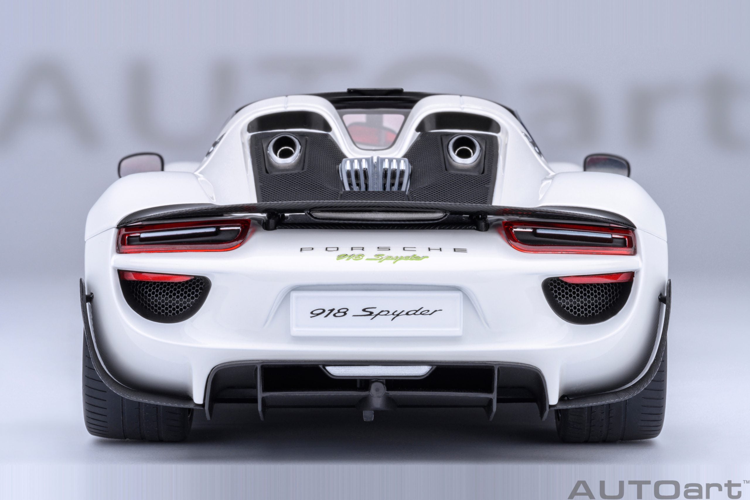 Porsche 918 Spyder Weissach Package (White with Red interior)