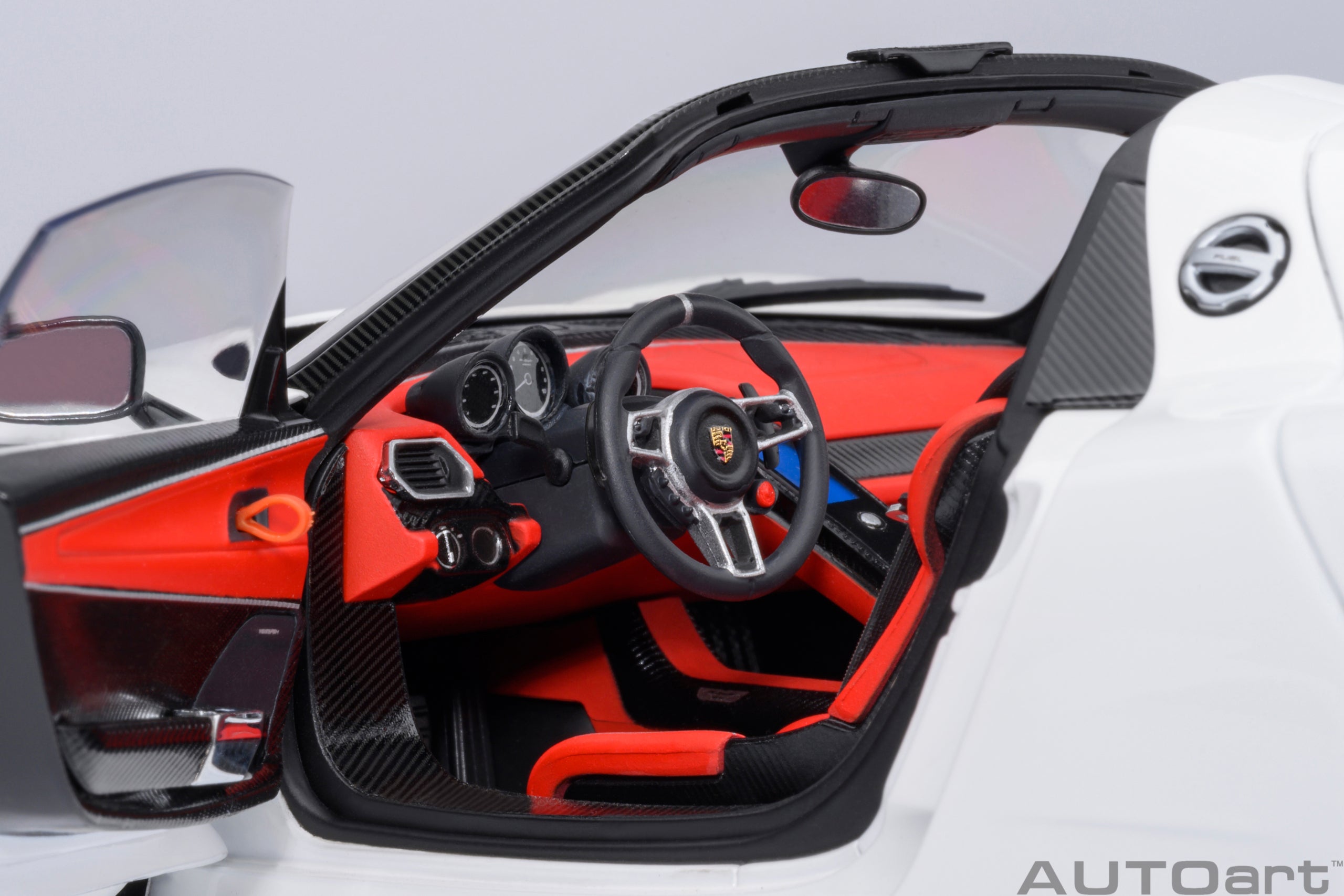 Porsche 918 Spyder Weissach Package (White with Red interior)