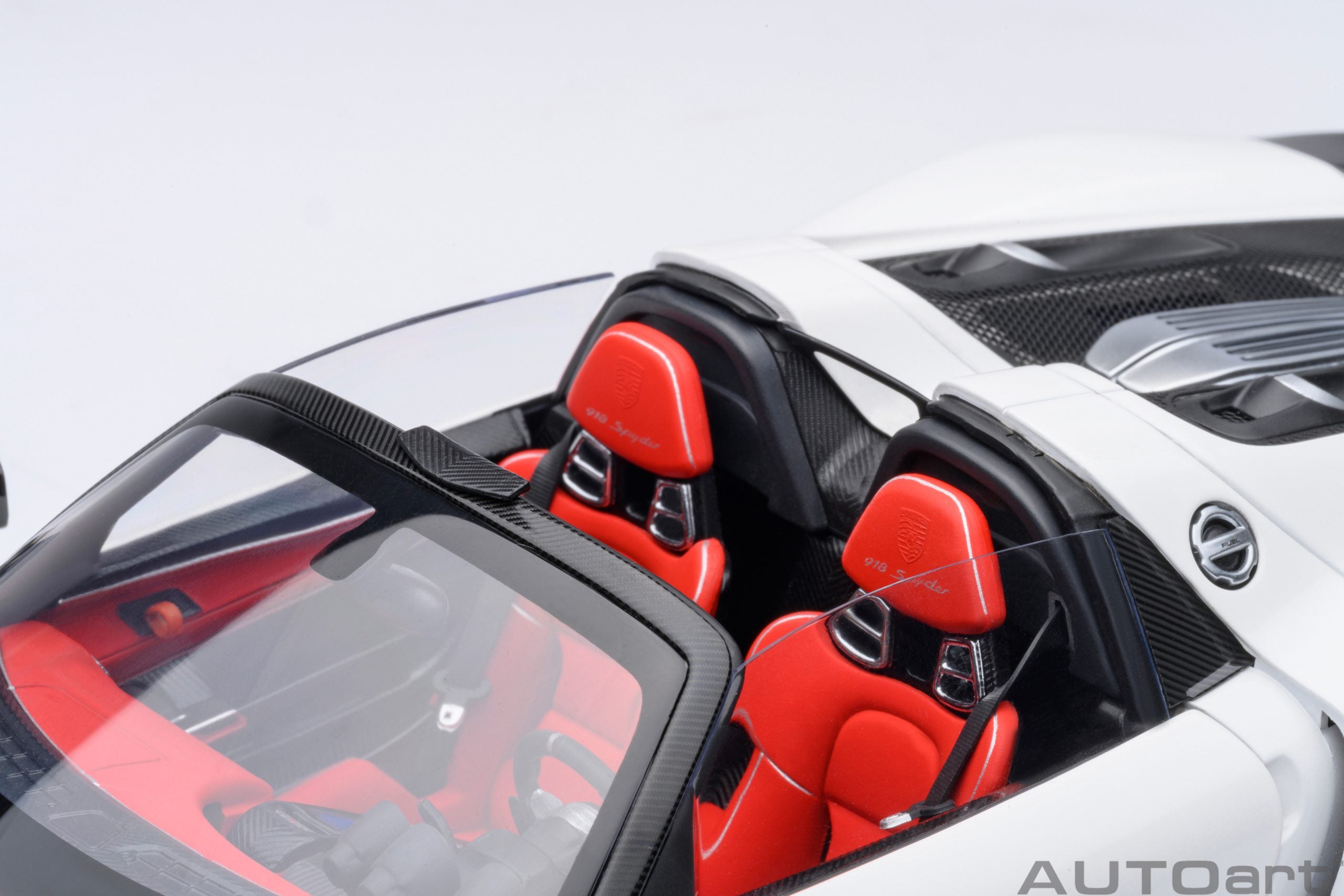 Porsche 918 Spyder Weissach Package (White with Red interior)