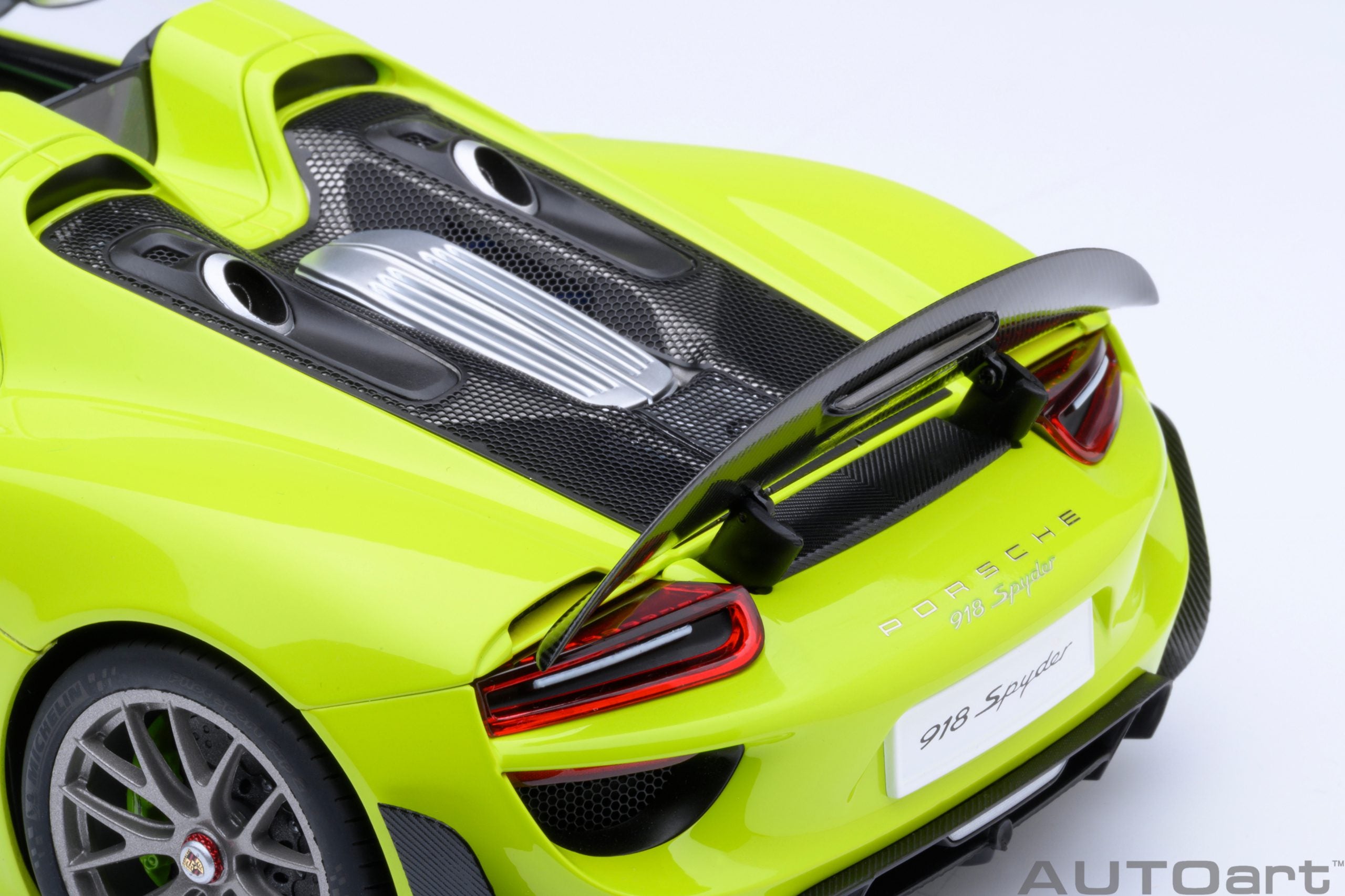Porsche 918 Spyder Weissach Package (Acid Green)