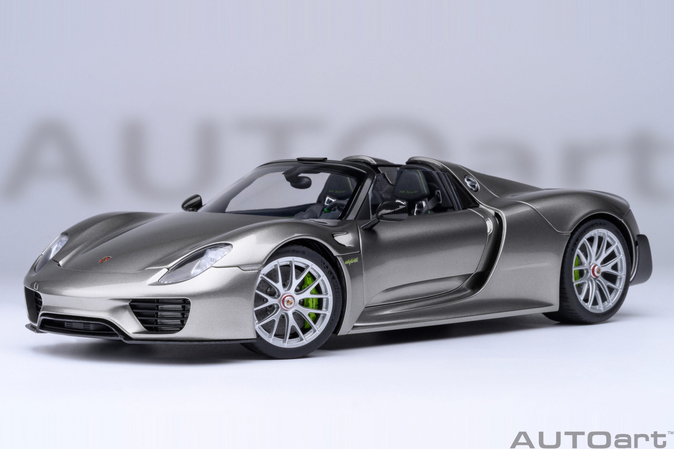 Porsche 918 Spyder Weissach Package (Liquid Metal Silver)