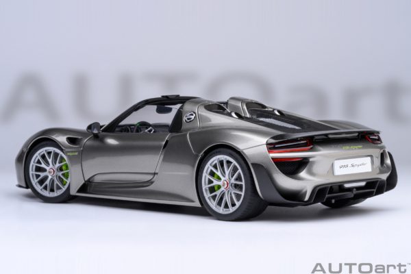 Porsche 918 Spyder Weissach Package (Liquid Metal Silver)