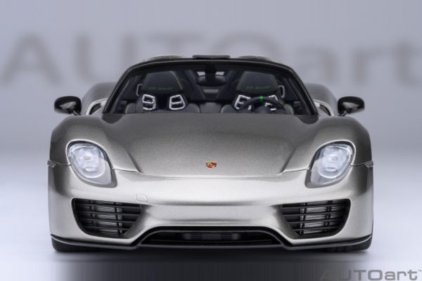 Porsche 918 Spyder Weissach Package (Liquid Metal Silver)